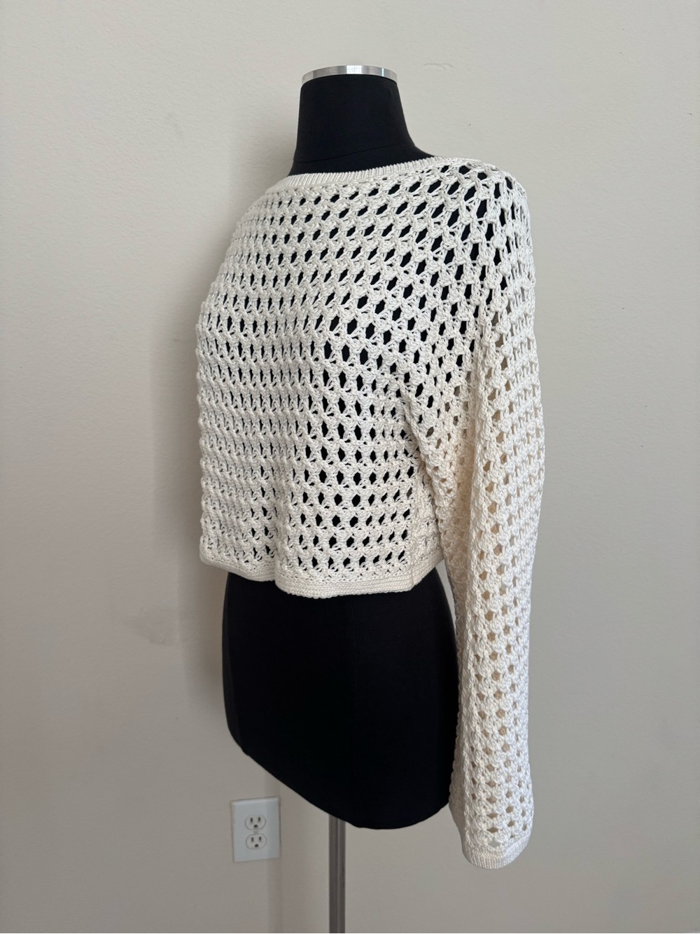 Banana Republic Cotton Crochet Style Cropped Sweater Size Small - Picture 6 of 9